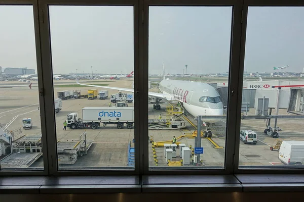 London April 2019 Qatar Airways Airbus A350 Airplane Sits Gate — Stock Photo, Image