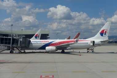 Havaalanında bir uçak.