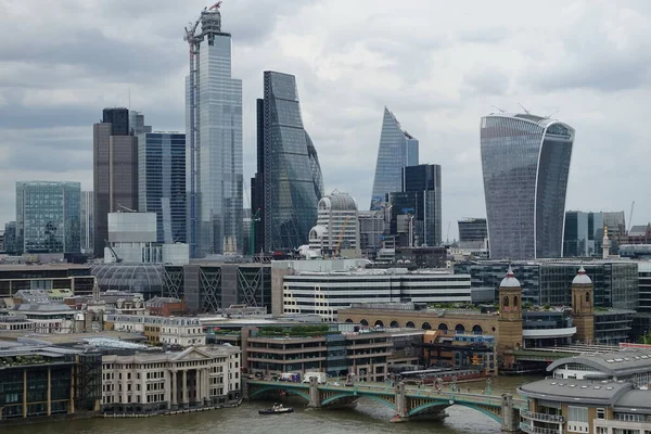 Λονδίνο Ηνωμένο Βασίλειο Ιουνίου 2019 Ουρανοξύστες Εμφανίζονται Στον Ποταμό Τάμεση — Φωτογραφία Αρχείου