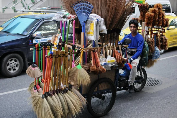 Ein Verkäufer Fährt Mai 2011 Bangkok Thailand Einen Motorisierten Karren — Stockfoto