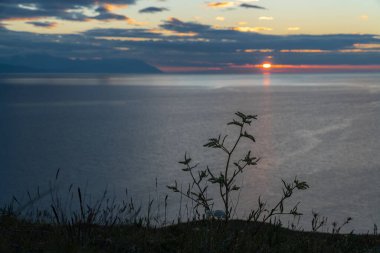 Baykal Gölü 'nde yaz gündoğumu