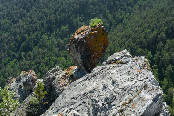 Hermosa Piedra Una Cresta Rocosa —  Fotos de Stock