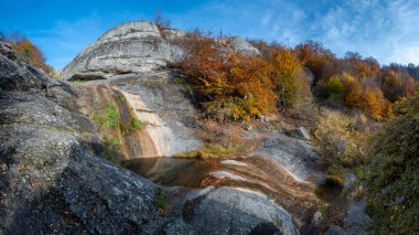 The dry river Dzhurla flows down the cliff