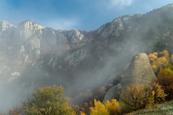 Podzimní Mlha Svazích Hory Demerdzhi — Stock fotografie
