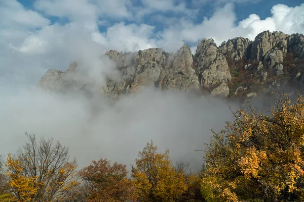 Podzimní Mlha Svazích Hory Demerdzhi — Stock fotografie