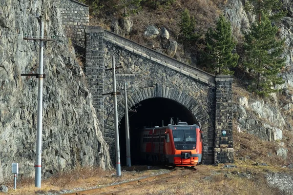 Туристичний Поїзд Тунелі Circum Baikal Railway — стокове фото