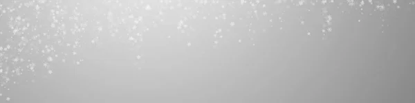 美丽的降雪圣诞背景 淡淡的飘扬的雪花和灰色背景下的星星 大胆的冬季银片覆盖模板 迷人的全景插图 — 图库矢量图片