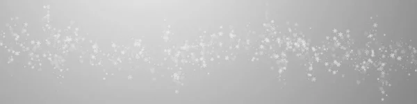美丽的降雪圣诞背景 淡淡的飘扬的雪花和灰色背景下的星星 大胆的冬季银片覆盖模板 有价值的全景插图 — 图库矢量图片