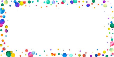 Beyaz arka planda suluboya konfeti. Canlı gökkuşağı renkli noktalar. Rengarenk parlak kartın kutlu olsun. Takdire şayan el boyaması konfeti..