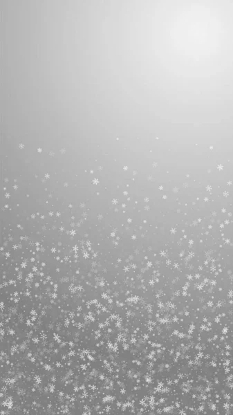 Mooie Sneeuwval Kerst Achtergrond Subtiele Vliegende Sneeuwvlokken Sterren Grijze Achtergrond — Stockvector