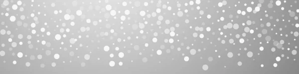 白色点圣诞背景 淡淡的飘扬的雪花和灰色背景下的星星 灿烂的冬季银片覆盖模板 漂亮的全景插图 — 图库矢量图片