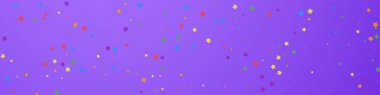 Şenlikli modern konfeti. Kutlama yıldızları. Menekşe arka planda neşeli yıldızlar. Takdire şayan bir şablon. Panoramik vektör arkaplanı.