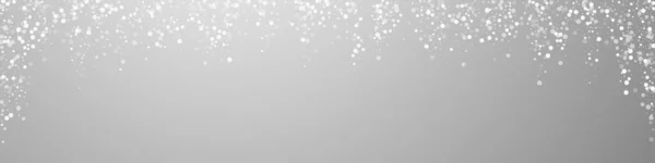 ランダムな白い点クリスマスの背景 灰色の背景に小さな飛行雪のフレークと星 冬の銀雪の結晶オーバーレイテンプレートを息をのむ 迫力あるパノラマイラスト — ストックベクタ