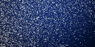 Yılbaşı arka planında rastgele beyaz noktalar. İnce uçan kar taneleri ve koyu mavi gece arka planındaki yıldızlar. Güzel kış gümüşü kar taneleri şablonu örtüyor. Adil vektör illüstrasyonu.