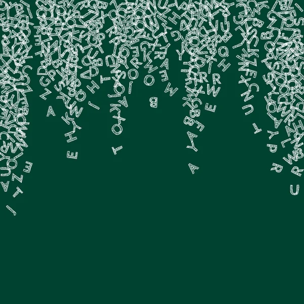 İngilizce 'nin harfleri düşüyor. Tebeşir, Latin alfabesinin uçan kelimelerini çiziyor. Yabancı diller öğrenim kavramı. Tahta arka planda okul afişine geri dönmek şaşırtıcı..