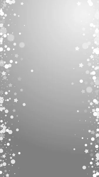 神奇的星星稀疏的圣诞背景 淡淡的飘扬的雪花和灰色背景下的星星 可敬的冬季银片覆盖模板 吸引人的垂直插图 — 图库矢量图片