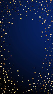 Şenlikli, harika konfeti. Kutlama yıldızları. Koyu mavi arka planda nadir bulunan altın konfetileri. Uygun bir şablon. Dikey vektör arkaplanı.