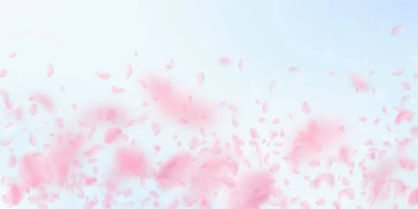 樱花花瓣落下 浪漫的粉红色花朵落下雨 在蓝天上飞翔的花瓣背景 浪漫的概念 难忘的婚礼请柬 — 图库照片