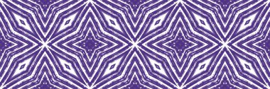 Mozaik kusursuz sınır. Mor simetrik kaleydoskop arka planı. Retro mozaik kusursuz tasarım. Arkaplan için büyüleyici dekoratif tasarım ögesi.