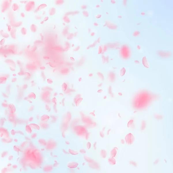 桜の花びらが落ちてきた ロマンチックなピンクの花のグラデーション 青い空の広場の背景に花びらを飛んで 恋愛概念 魅力的な結婚式の招待状 — ストック写真