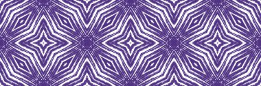 Tekrarlayan kusursuz sınır Ikat. Mor simetrik kaleydoskop arka planı. Arka plan için hoş dekoratif tasarım unsuru. Yaz şapkası süsleme deseni.
