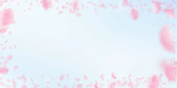 桜の花びらが落ちてきた ロマンチックなピンクの花のフレーム 青い空を背景に花びらが飛んでいます 恋愛概念 磁気結婚式招待状 — ストック写真