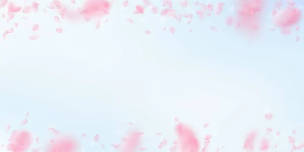 桜の花びらが落ちています ロマンチックなピンクの花は 雨が降っています 青い空広い背景に花びらを飛んでいます ロマンス概念 面白い結婚式招待状 — ストック写真