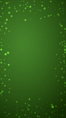 Yılbaşı arka planında kar yağışı var. İnce uçan kar taneleri ve yeşil arka plandaki yıldızlar. Karlı bayram örtüsü. Dikey vektör illüstrasyonu.