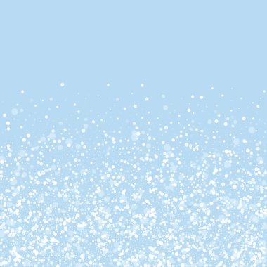 Yılbaşı arka planında kar yağışı var. Hafif uçan kar taneleri ve açık mavi kış arka planındaki yıldızlar. Karlı bayram örtüsü. Kare vektör illüstrasyonu.