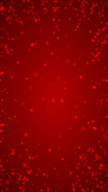 Yılbaşı arka planında kar yağışı var. İnce uçan kar taneleri ve kırmızı arka plandaki yıldızlar. Karlı bayram örtüsü. Dikey vektör illüstrasyonu.