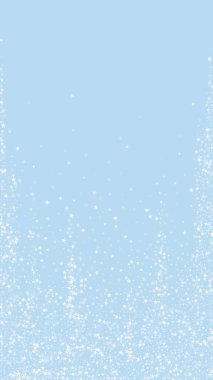 Güzel kar yağışı arkaplanı. Hafif uçan kar taneleri ve açık mavi kış arka planındaki yıldızlar. Güzel kar yağışı şablonu. Dikey vektör illüstrasyonu.