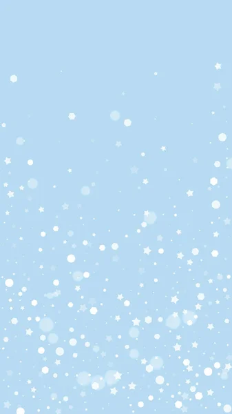 飘落的雪花掩盖了圣诞节的背景 淡淡的雪花和星辰在淡蓝色的冬季背景下飘扬 美丽的雪花覆盖在上面 垂直矢量说明 — 图库矢量图片