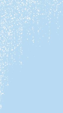 Yılbaşı arkaplanında kar taneleri yağıyor. Hafif uçan kar taneleri ve açık mavi kış arka planındaki yıldızlar. Çok güzel düşen kar taneleri. Dikey vektör illüstrasyonu.