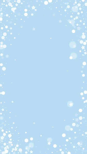 美丽的降雪圣诞节背景 淡淡的雪花和星辰在淡蓝色的冬季背景下飘扬 美丽的降雪覆盖模板 垂直矢量说明 — 图库矢量图片