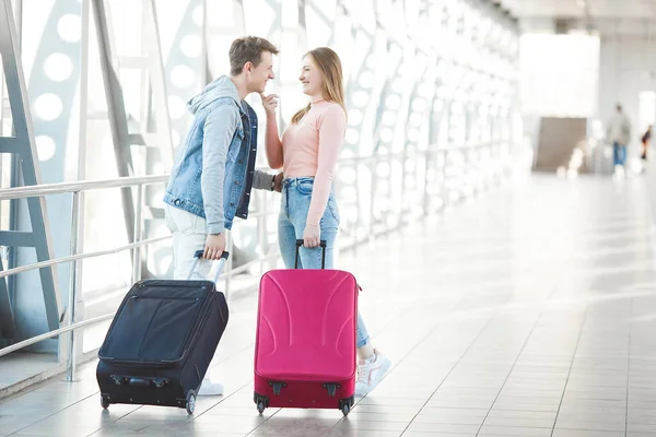 Pareja Joven Viajando Hombre Mujer Vacaciones — Foto de Stock