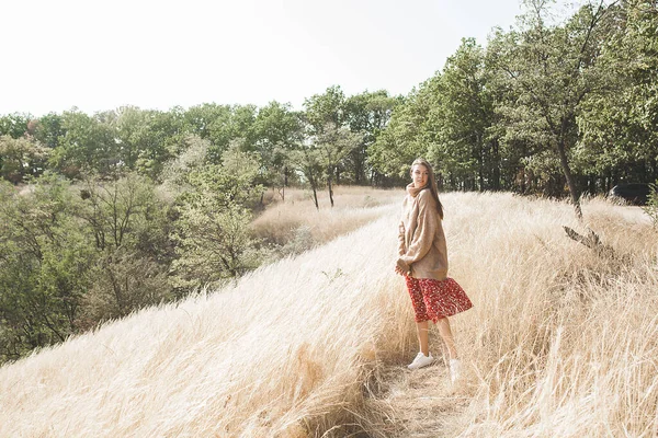 Une Jolie Femme Jeune Femme Plein Air Dame Sur Fond — Photo