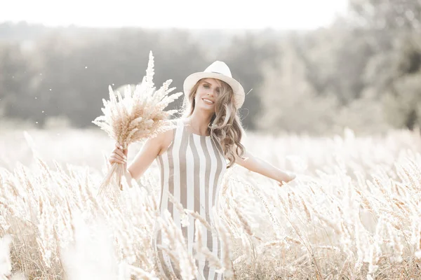 Young Attractive Woman Hat Closeup Portrait Beautiful Woman Outdoors Pretty — Stockfoto