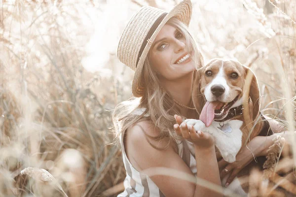 Attractiive Young Woman Outdoors Her Pet Owner Dog Together Friends — стоковое фото