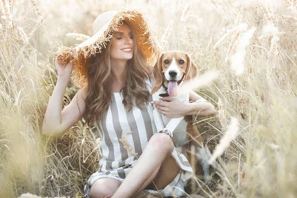 Attractiive Young Woman Outdoors Her Pet Owner Dog Together Friends — Stock fotografie