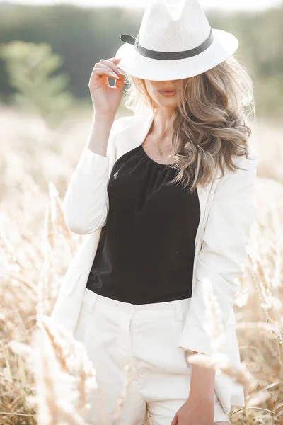Young Attractive Woman Hat Closeup Portrait Beautiful Woman Outdoors Pretty — Stockfoto