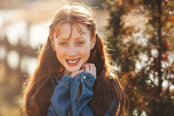 Pretty Young Red Haired Girl Outdoors Teenager Closeup Portrait Cheerful — Fotografia de Stock