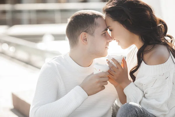 Primer Plano Retrato Joven Pareja Multirracial Encantadora Gente Afuera Feliz — Foto de Stock