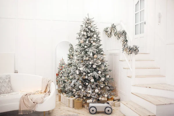 크리스마스 내부는 Xmas 집에서의 크리스마스 디자인의 성탄절 로열티 프리 스톡 이미지