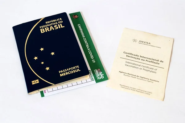 Sorocaba Sao Paulo Maio 2022 Passaporte Brasileiro Com Carteira Vacina — Fotografia de Stock