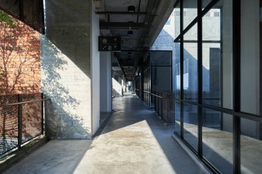 Çatı katı tarzı ofis binasının dış görünüşü