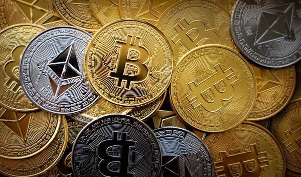 Gold Silver Bitcoin Ethereum Crypto Coins Cryptocurrency Virtual Money Defi — Zdjęcie stockowe