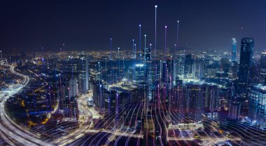 Parlayan ışık bağlantı tasarımına sahip akıllı şehir, büyük veri bağlantı teknolojisi kavramı.