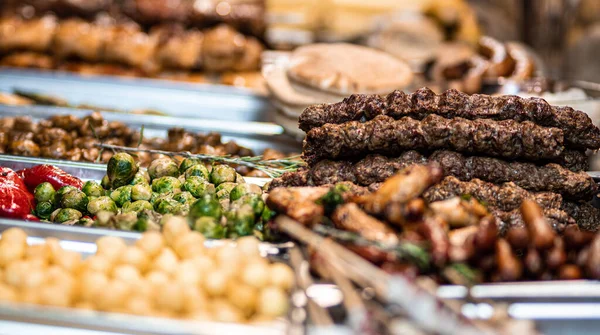 İyi ışık ve bulanıklıkla sokak yemekleri.