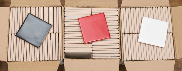 Czerwone Czarno Białe Płytki Kartonowych Pudełkach Długie Tło — Zdjęcie stockowe