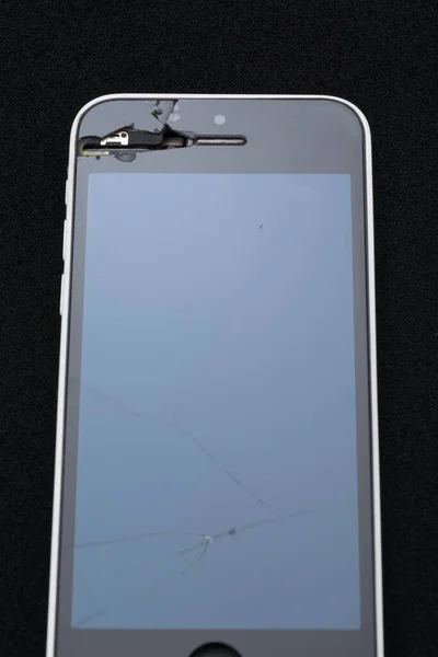 Black Background Desktop Electronics Master Smartphone Broken Screen Replace — Stock Photo, Image
